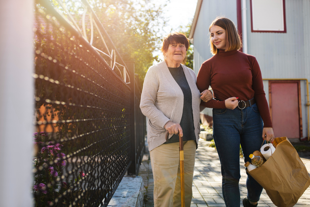 ARE YOU ARE LIVING ABROAD? 7 ELDERLY PARENTS CARE TIPS YOU MUST KNOW