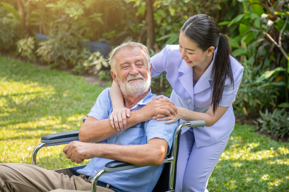 8 Expert Tips on Choosing the Best Insurance Assistance for Seniors
